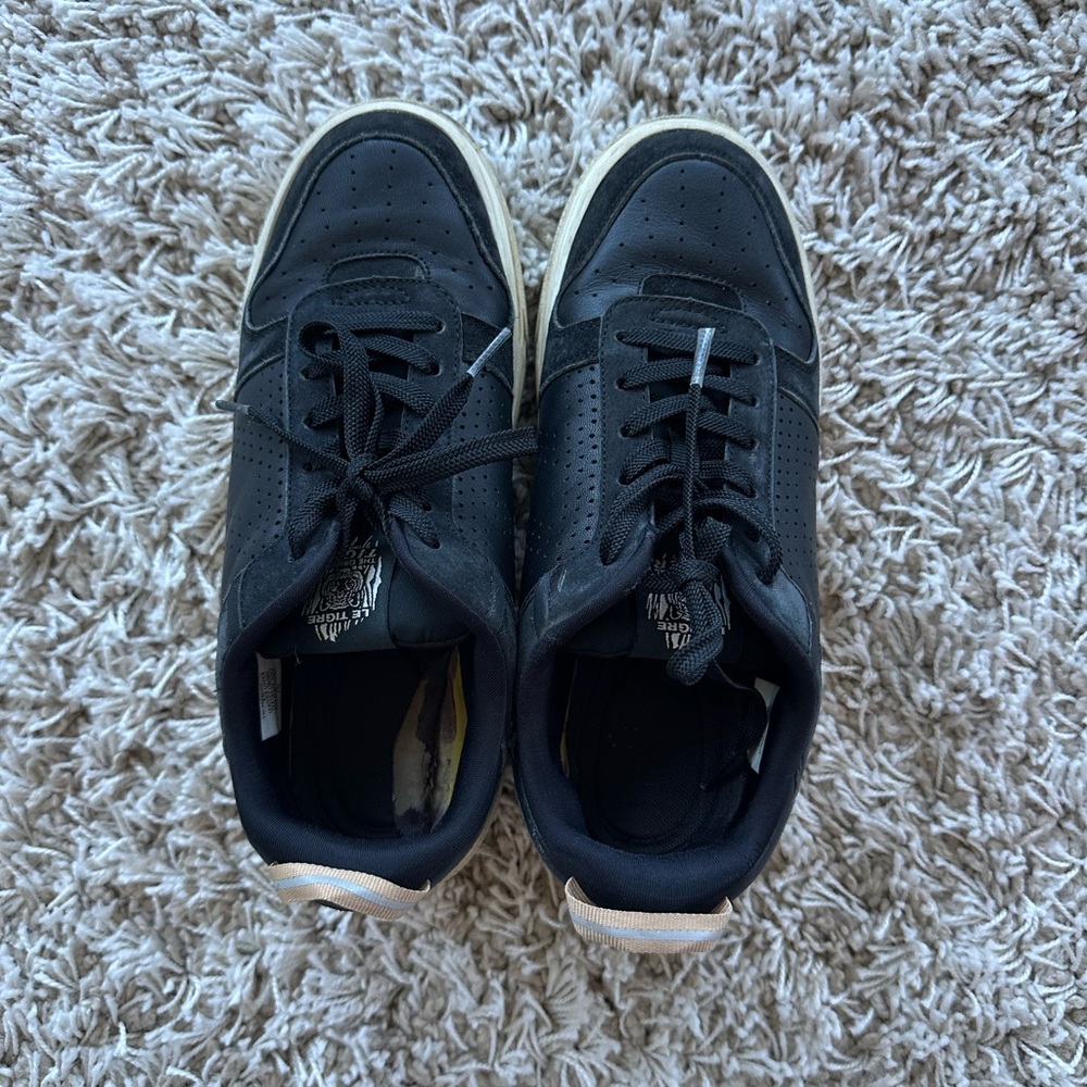 Women’s LeTigre sneakers - slight platform style. Size 10